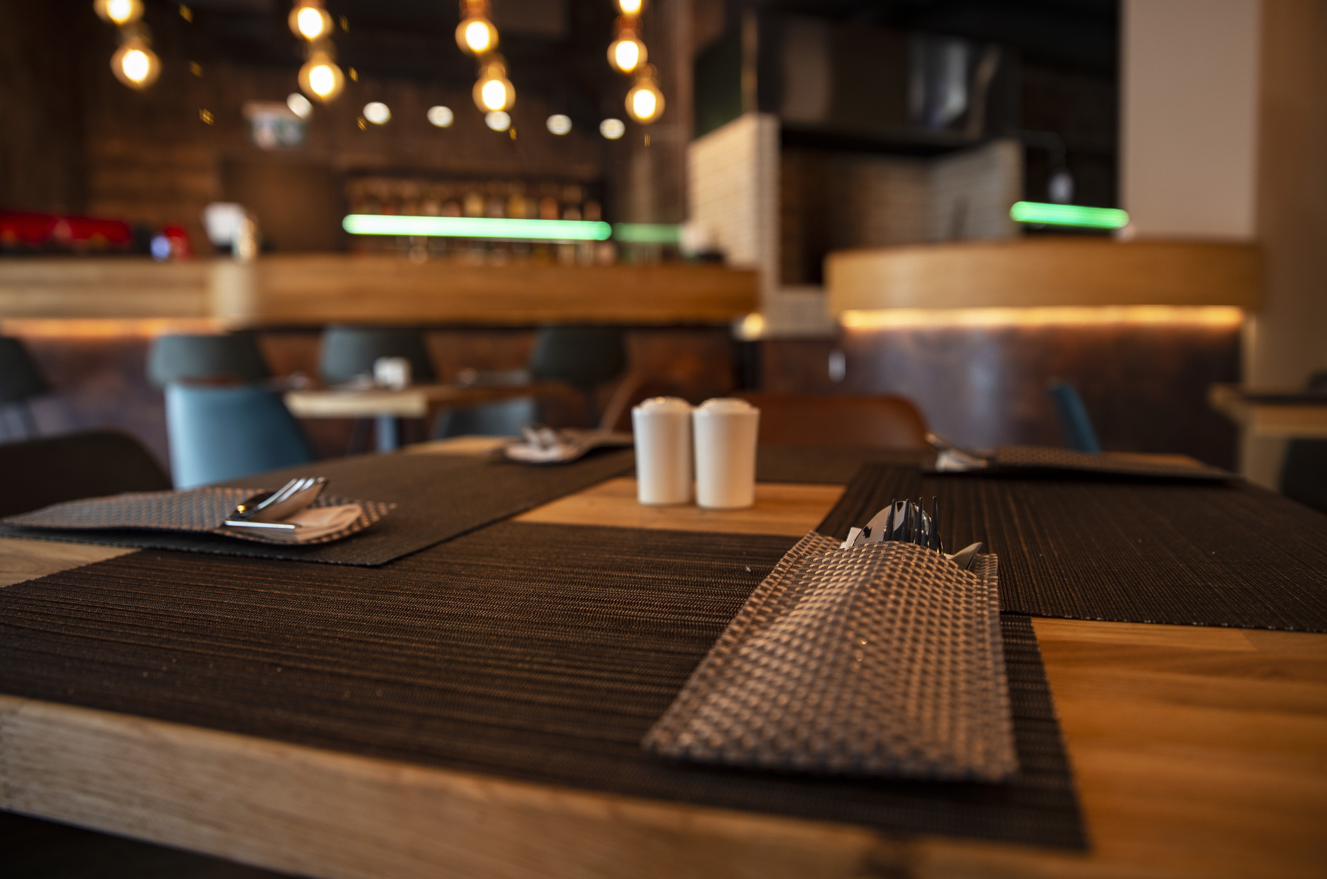 Elements Bar & Restaurant