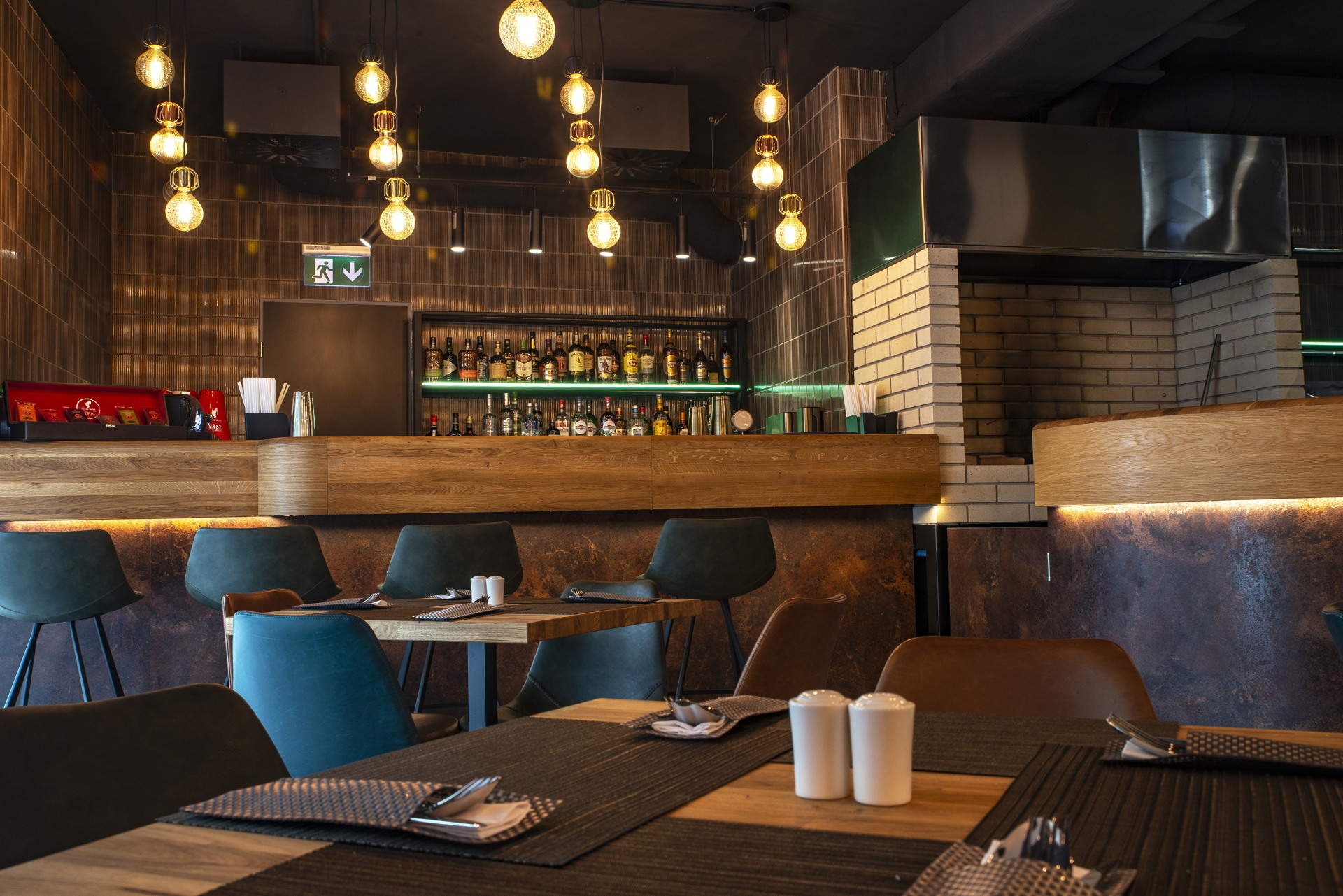 Elements Bar & Restaurant