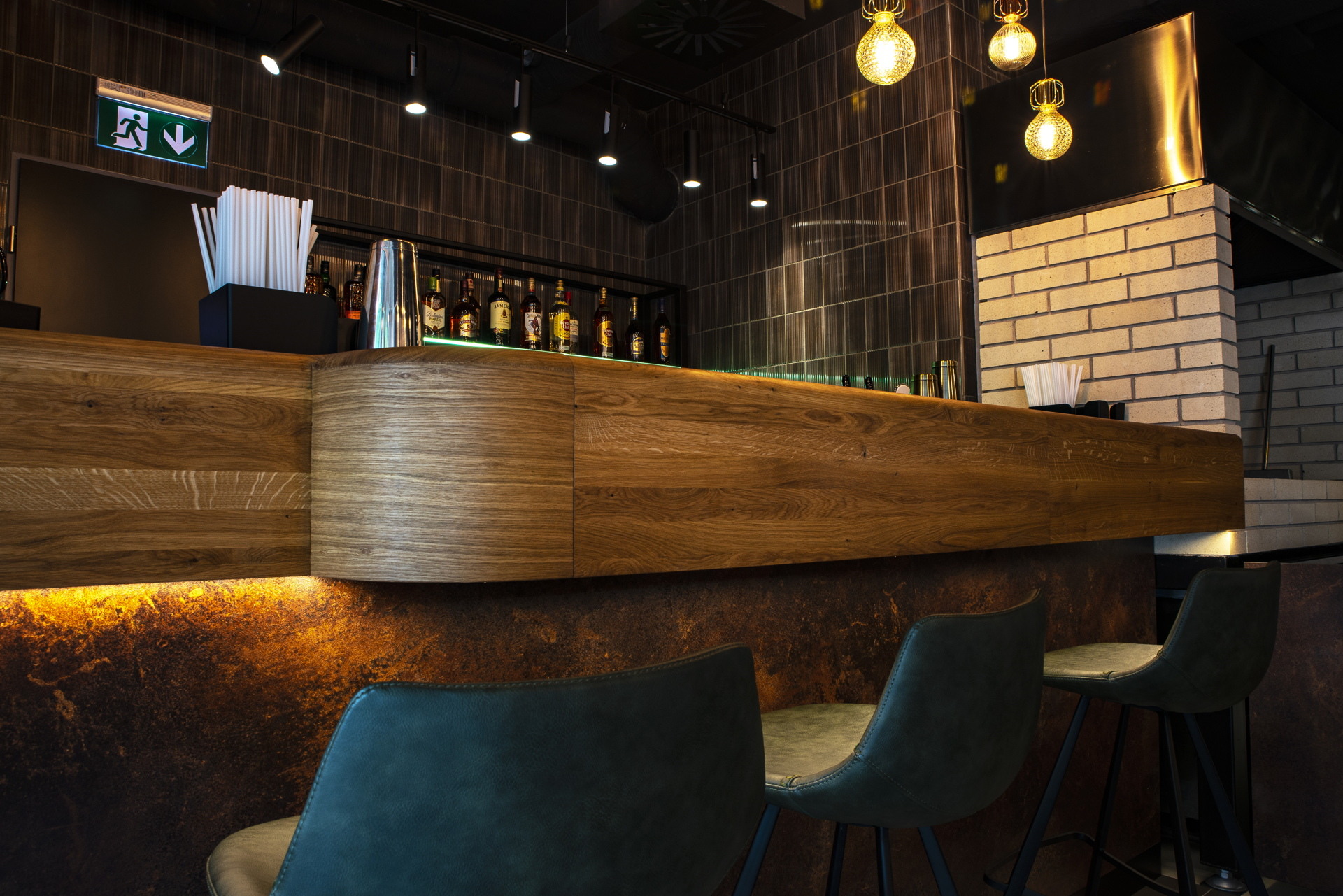 Elements Bar & Restaurant