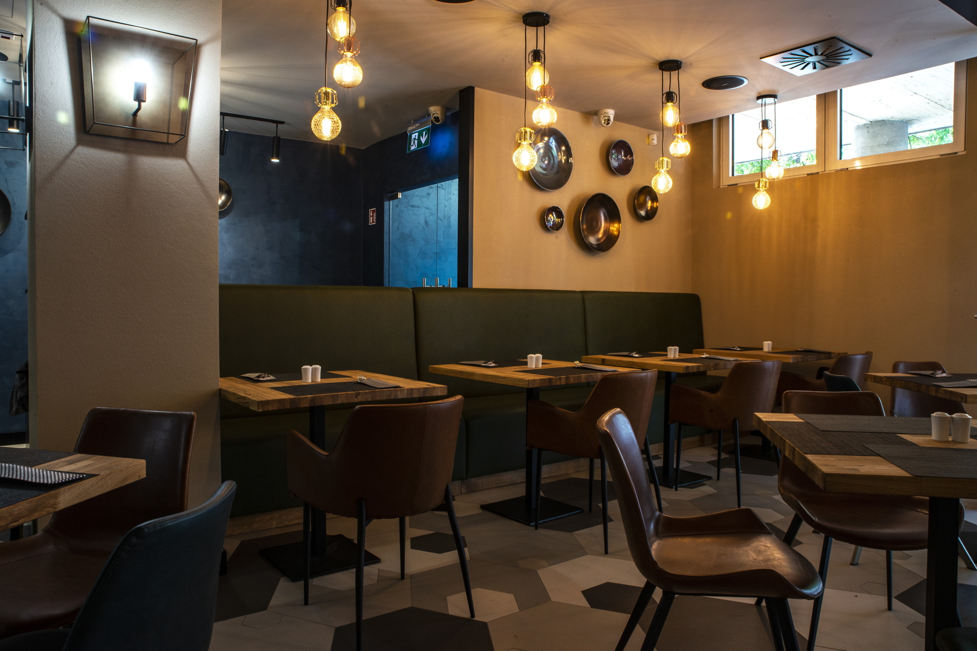 Elements Bar & Restaurant