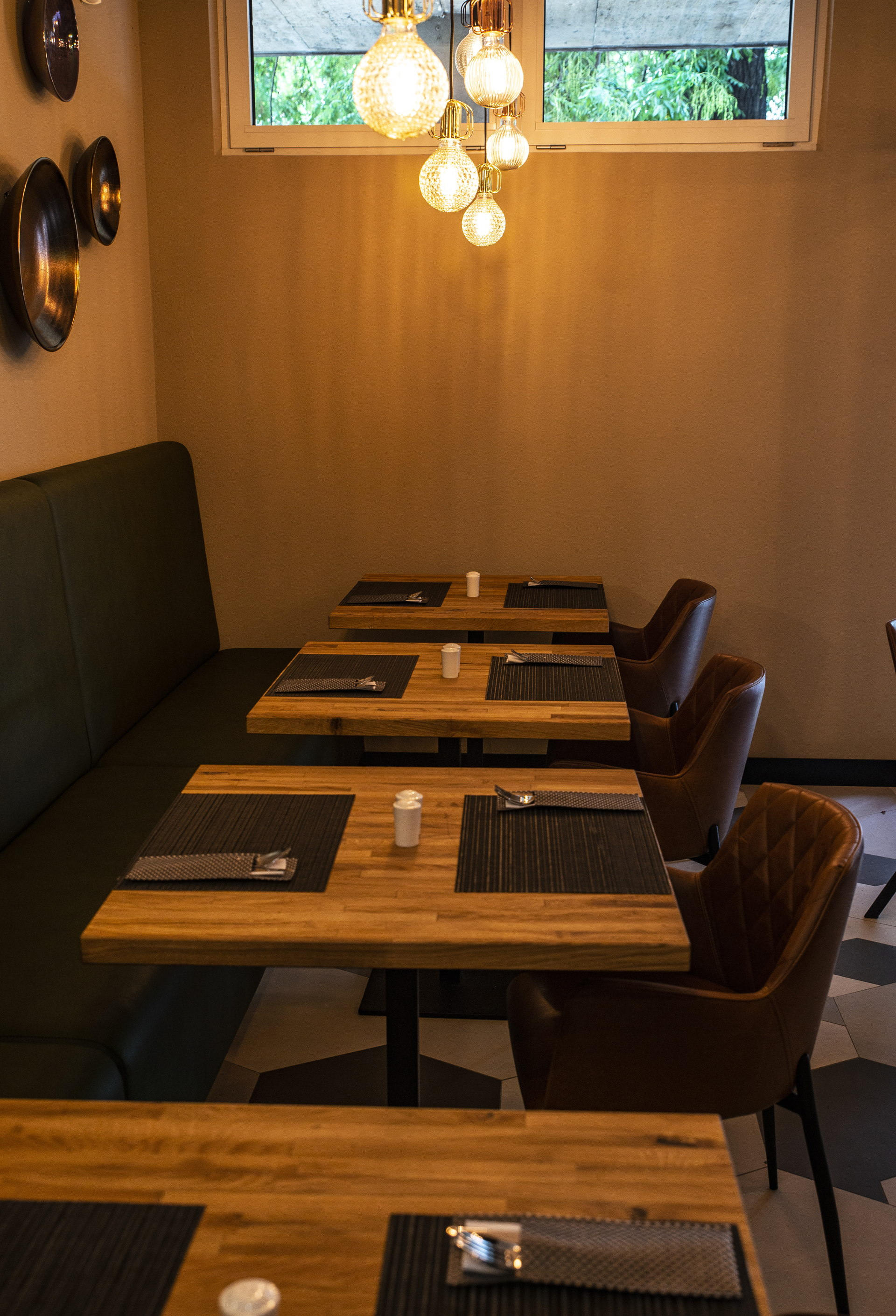 Elements Bar & Restaurant