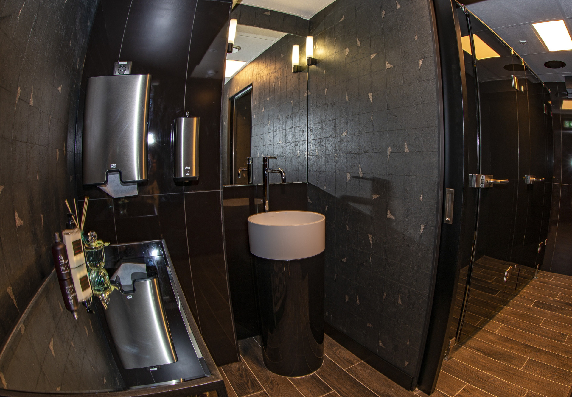 Elements Bar & Restaurant