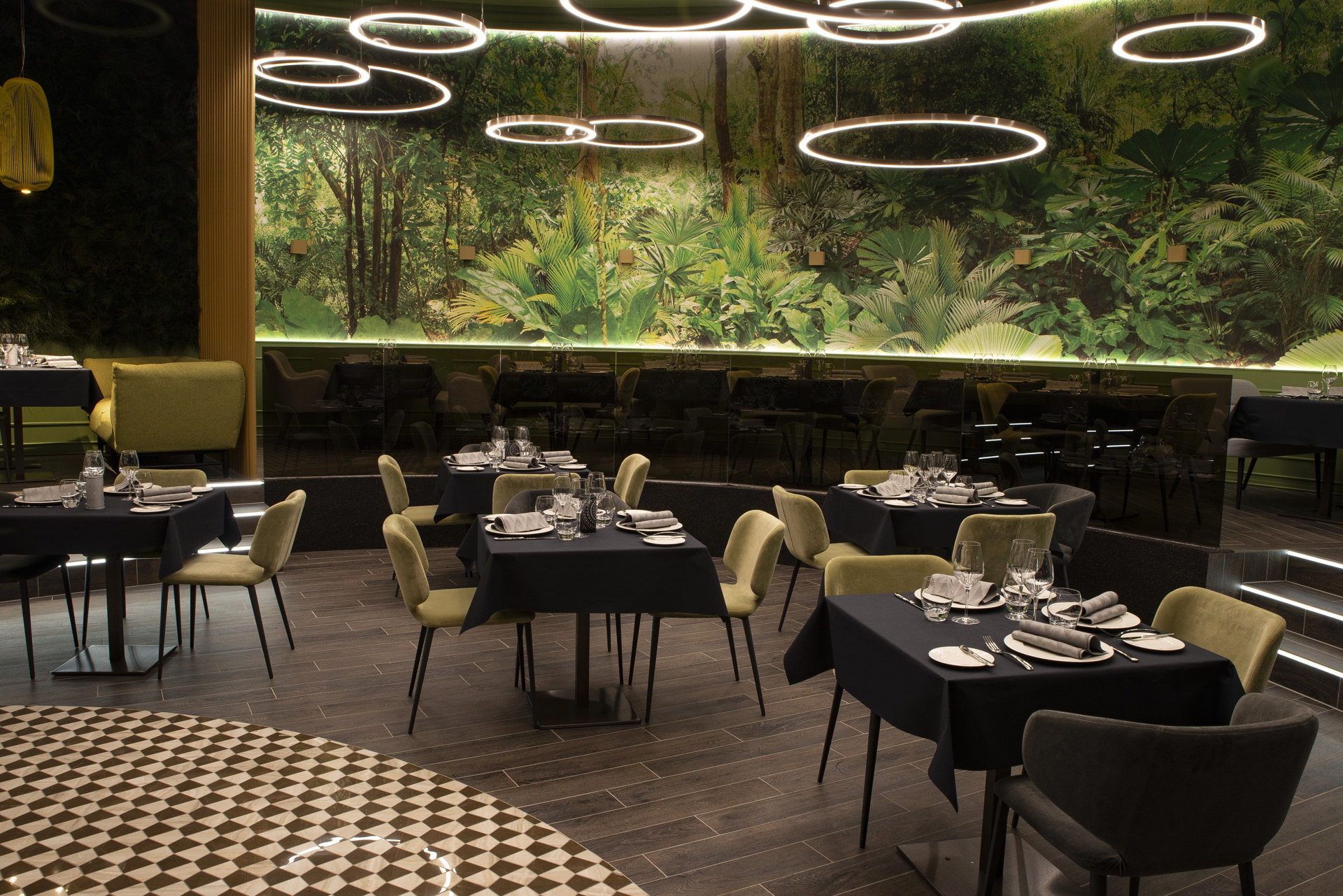 Elements Bar & Restaurant