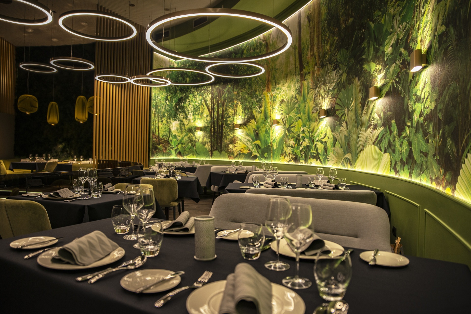 Elements Bar & Restaurant