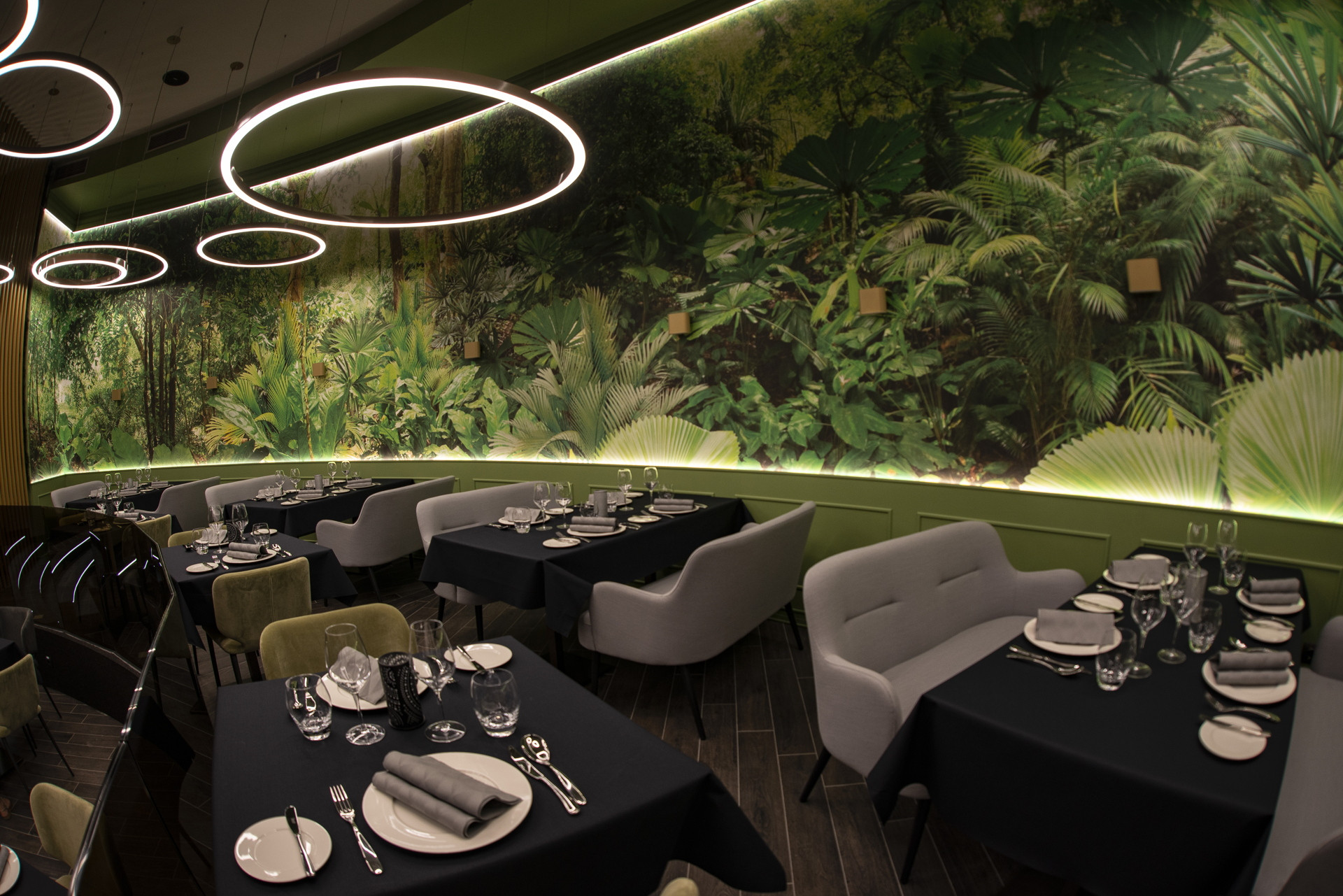 Elements Bar & Restaurant