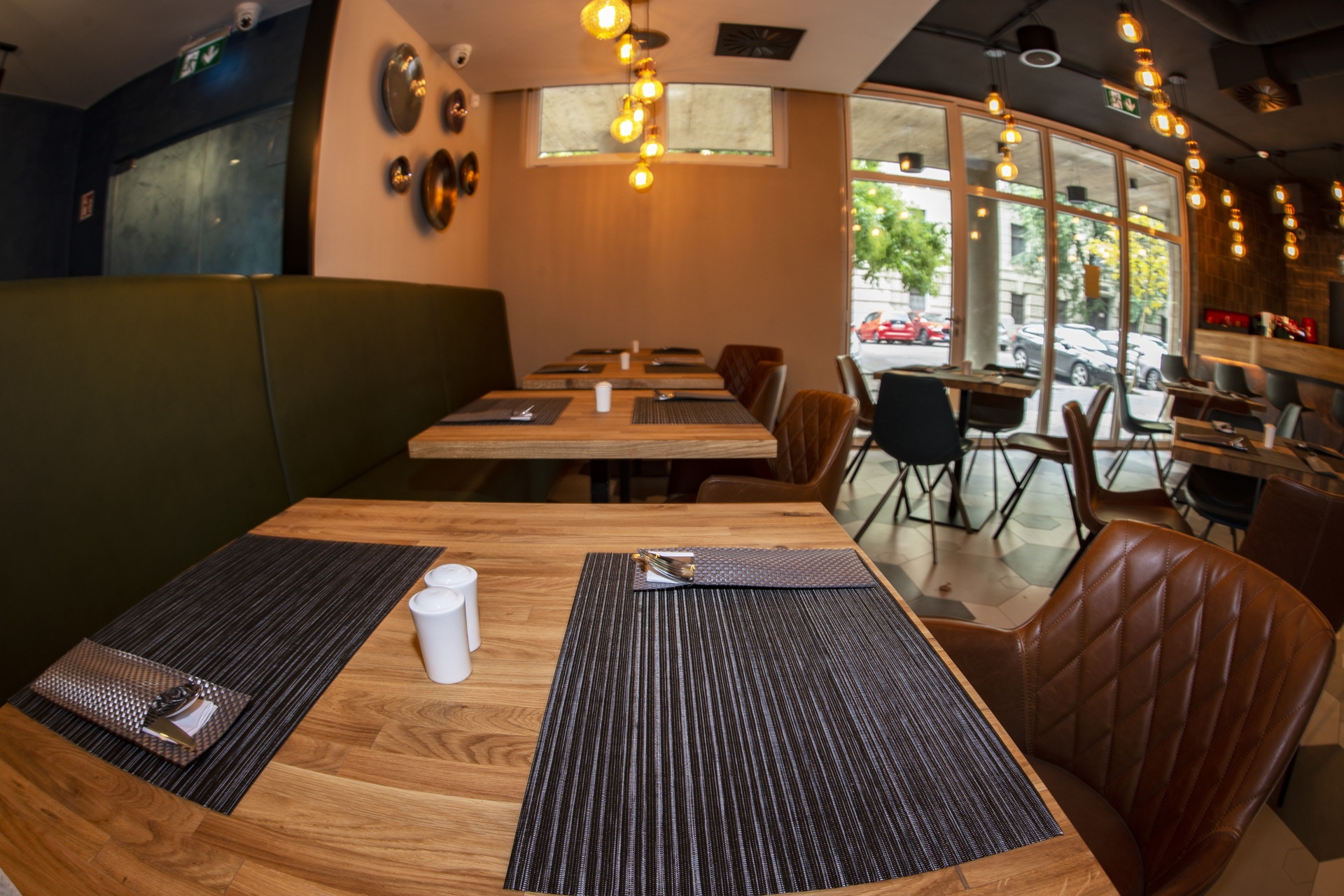 Elements Bar & Restaurant