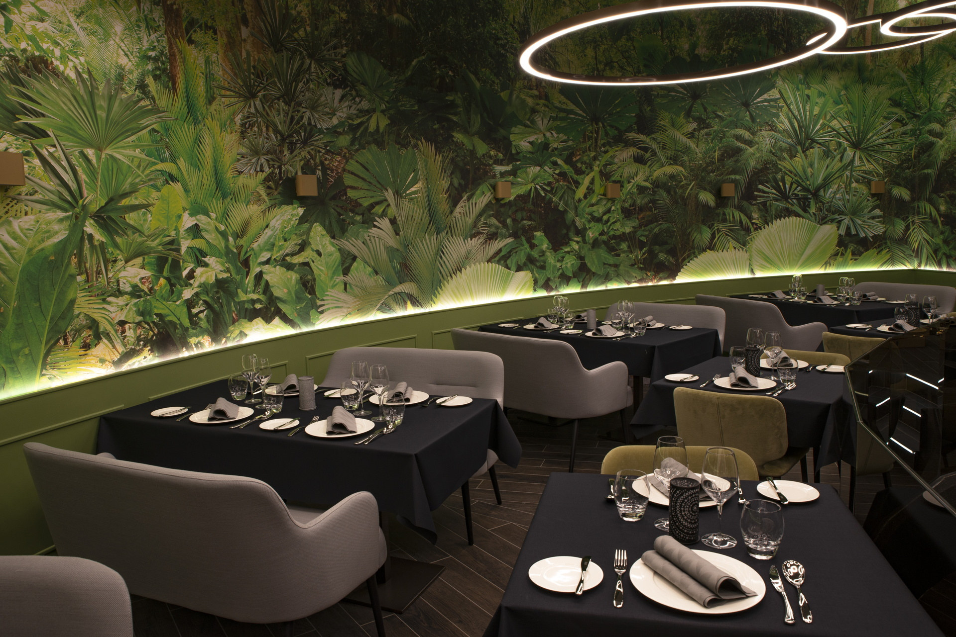 Elements Bar & Restaurant