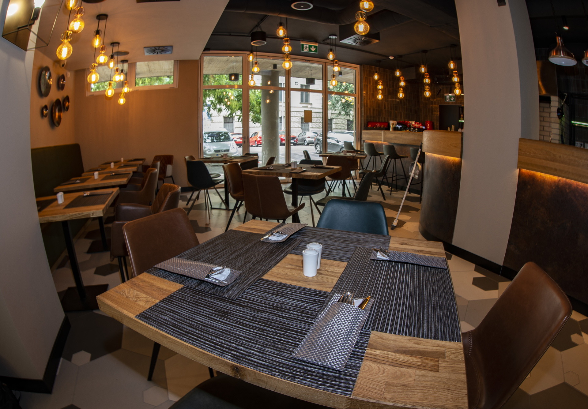 Elements Bar & Restaurant